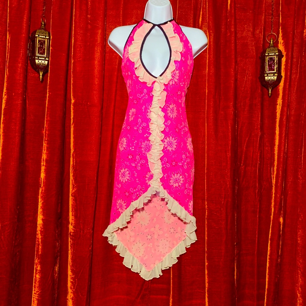 Pink pinup coquette ruffle halter dress.
GUC Circa 1990 vintage. SM-MED FIT